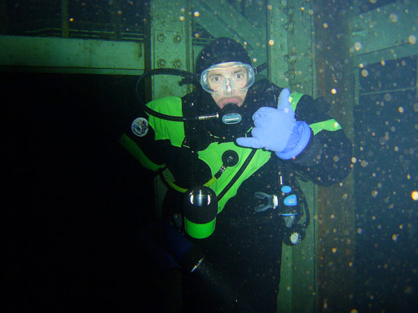 Silo diver with cribwork 80 feet down